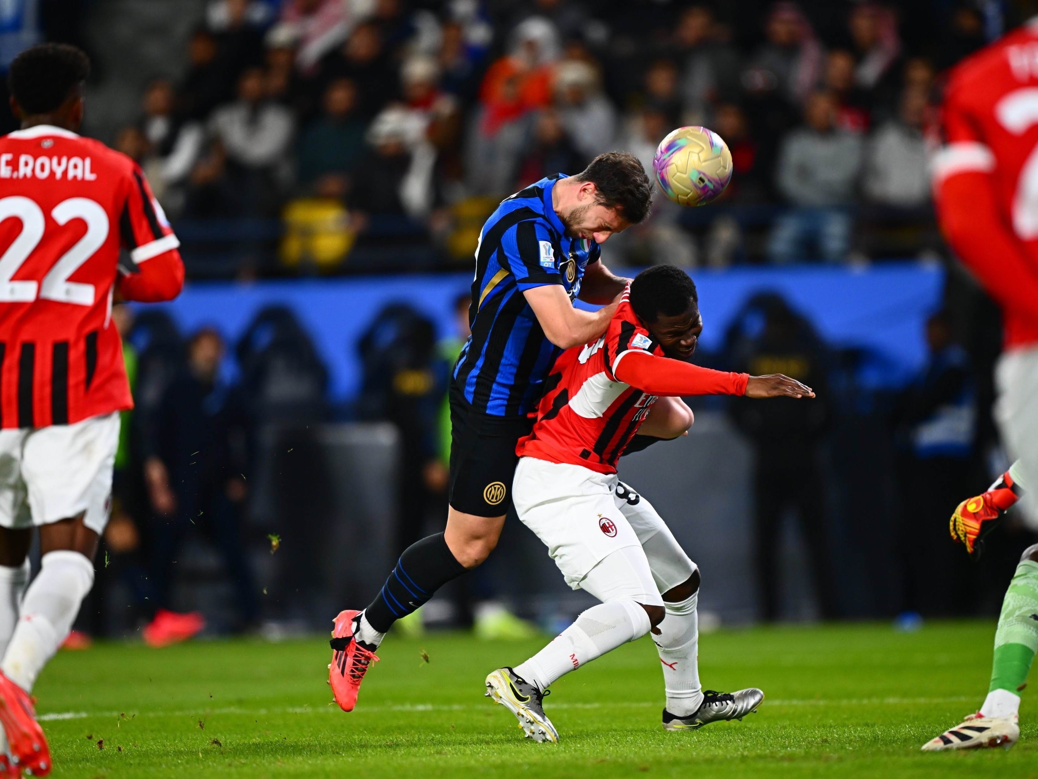 包含赛场烽火！沃尔夫斯堡对阵AC米兰的词条