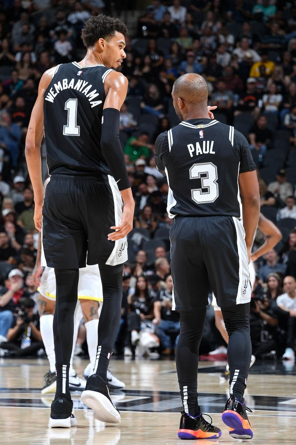 欧文险胜詹姆斯，雄鹿关键表现点燃全场！